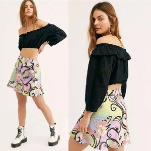 Free People eye catching retro blooms patterns a silky smooth miniskirt